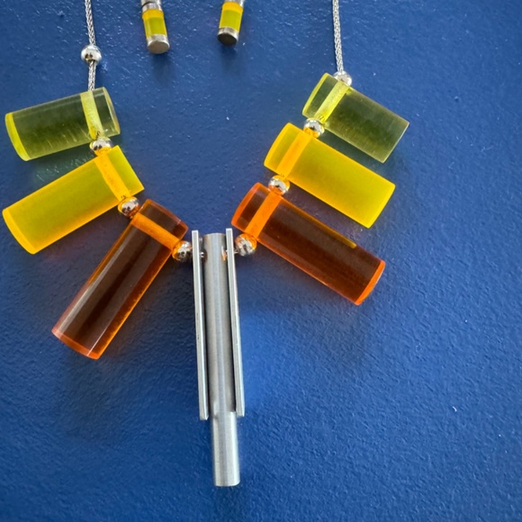 Artsy Lucite Jewelry Set - Picture 6 of 10